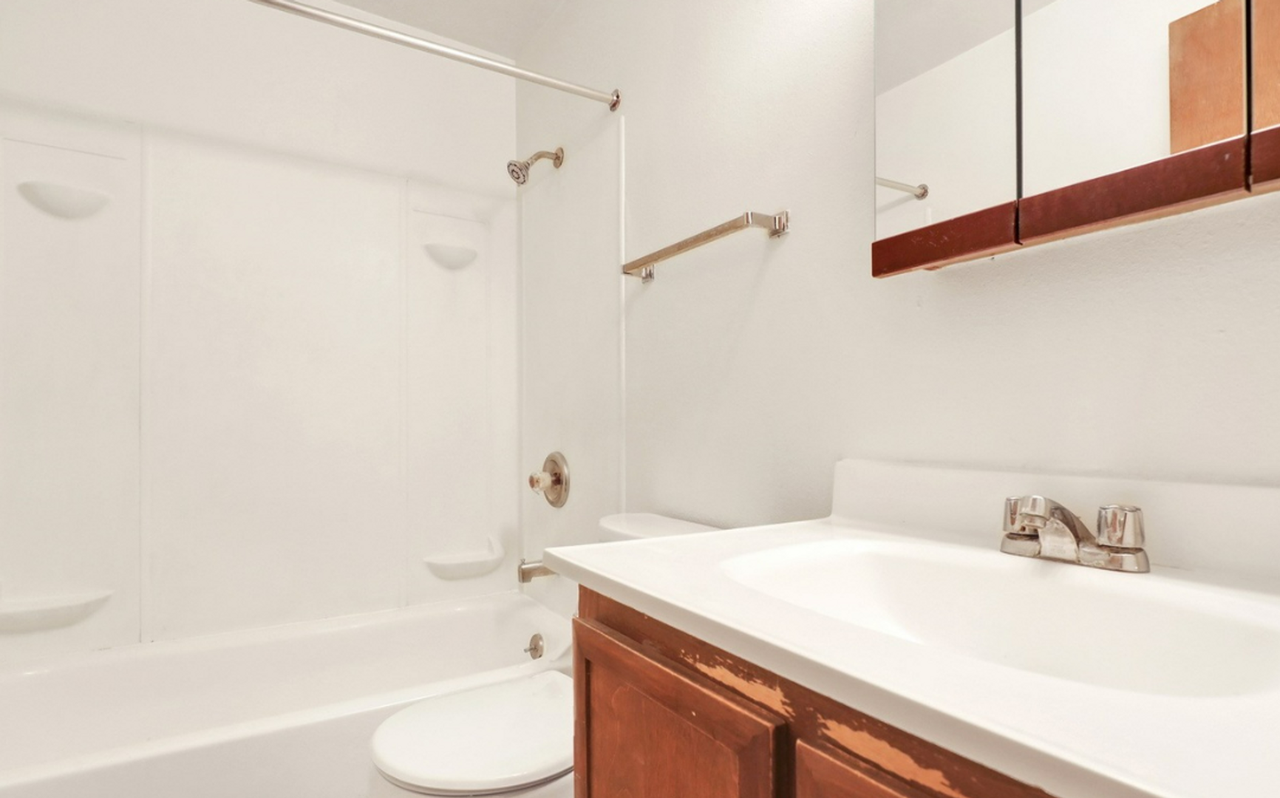 2148 E View Place - Photo 7 of 9
