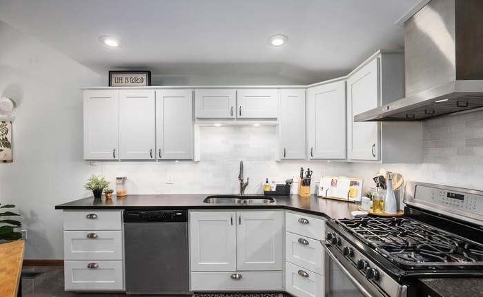 7500 Cascade Road Southeast - Photo 2 of 8