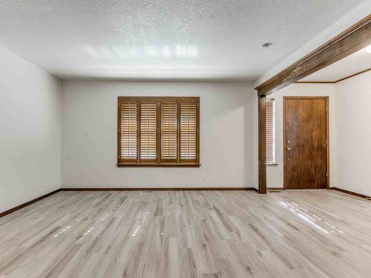 718 Terrace Pl - Photo 4 of 24
