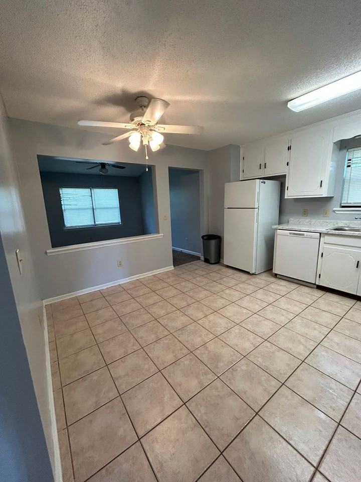 111 Cambridge Rd - Photo 3 of 10