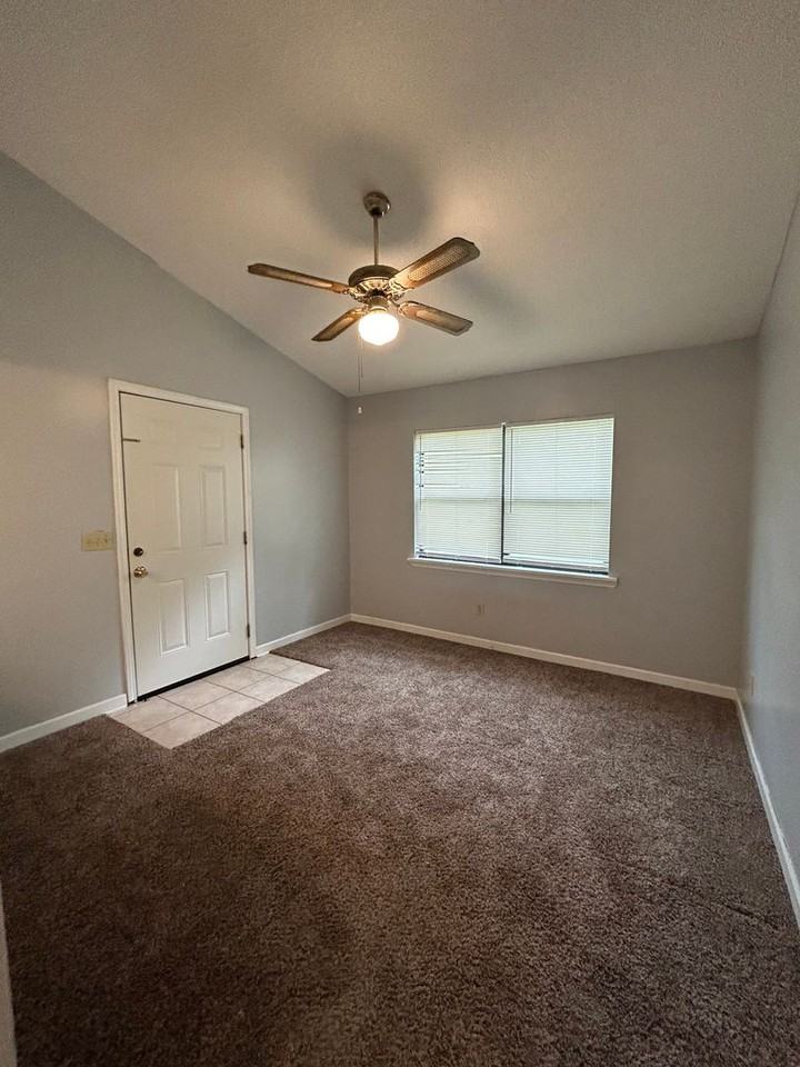 111 Cambridge Rd - Photo 5 of 10