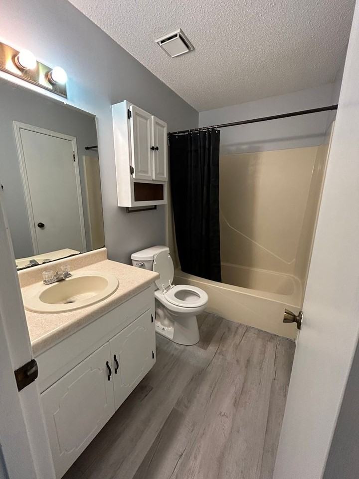 111 Cambridge Rd - Photo 7 of 10