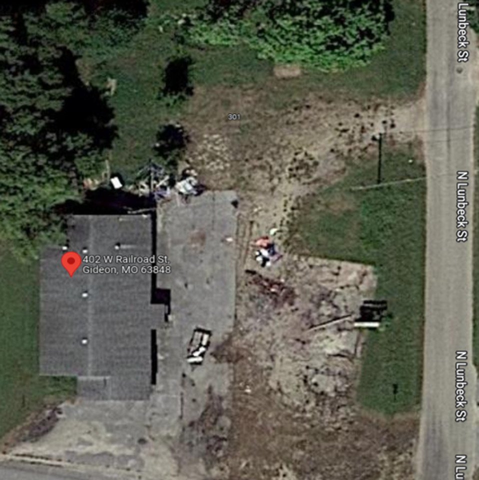 402 W Railroad St - Photo 4 of 12