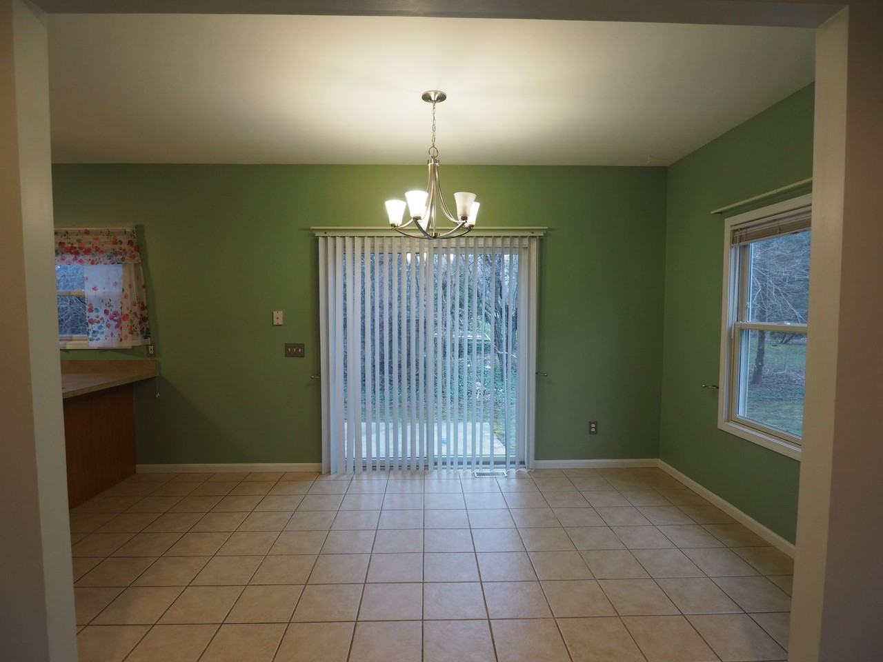 3029 Charing Cross Rd - Photo 5 of 17