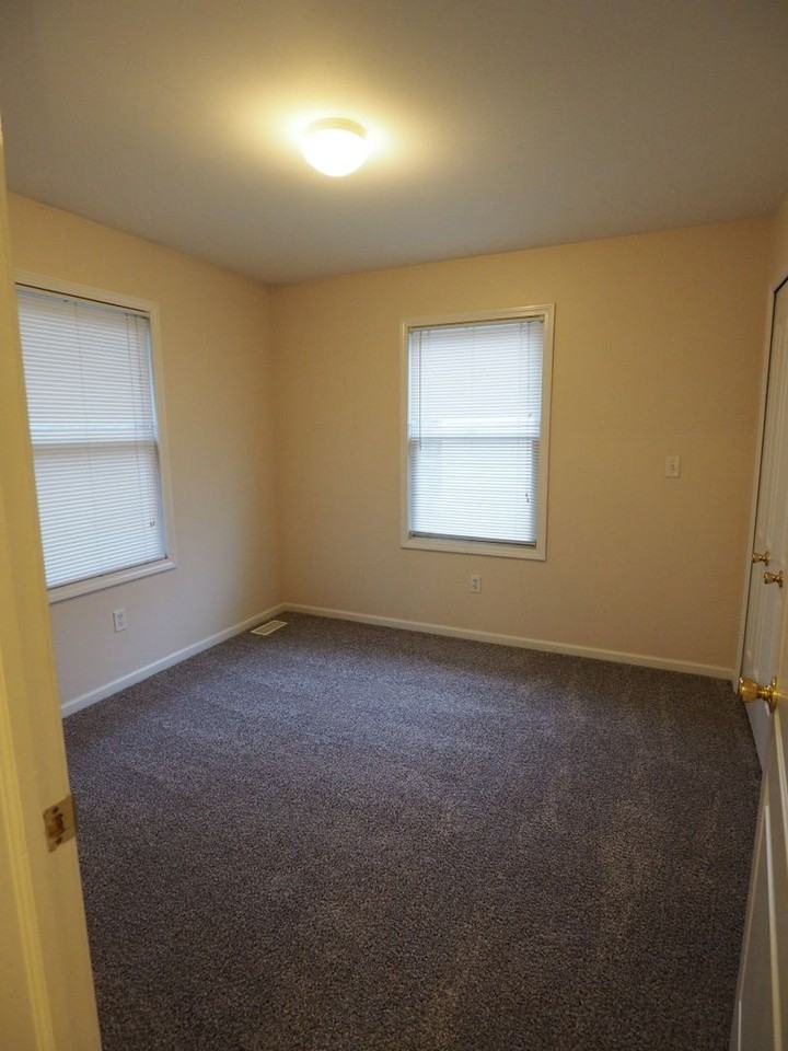 3029 Charing Cross Rd - Photo 6 of 17