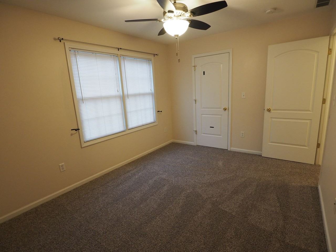 3029 Charing Cross Rd - Photo 7 of 17