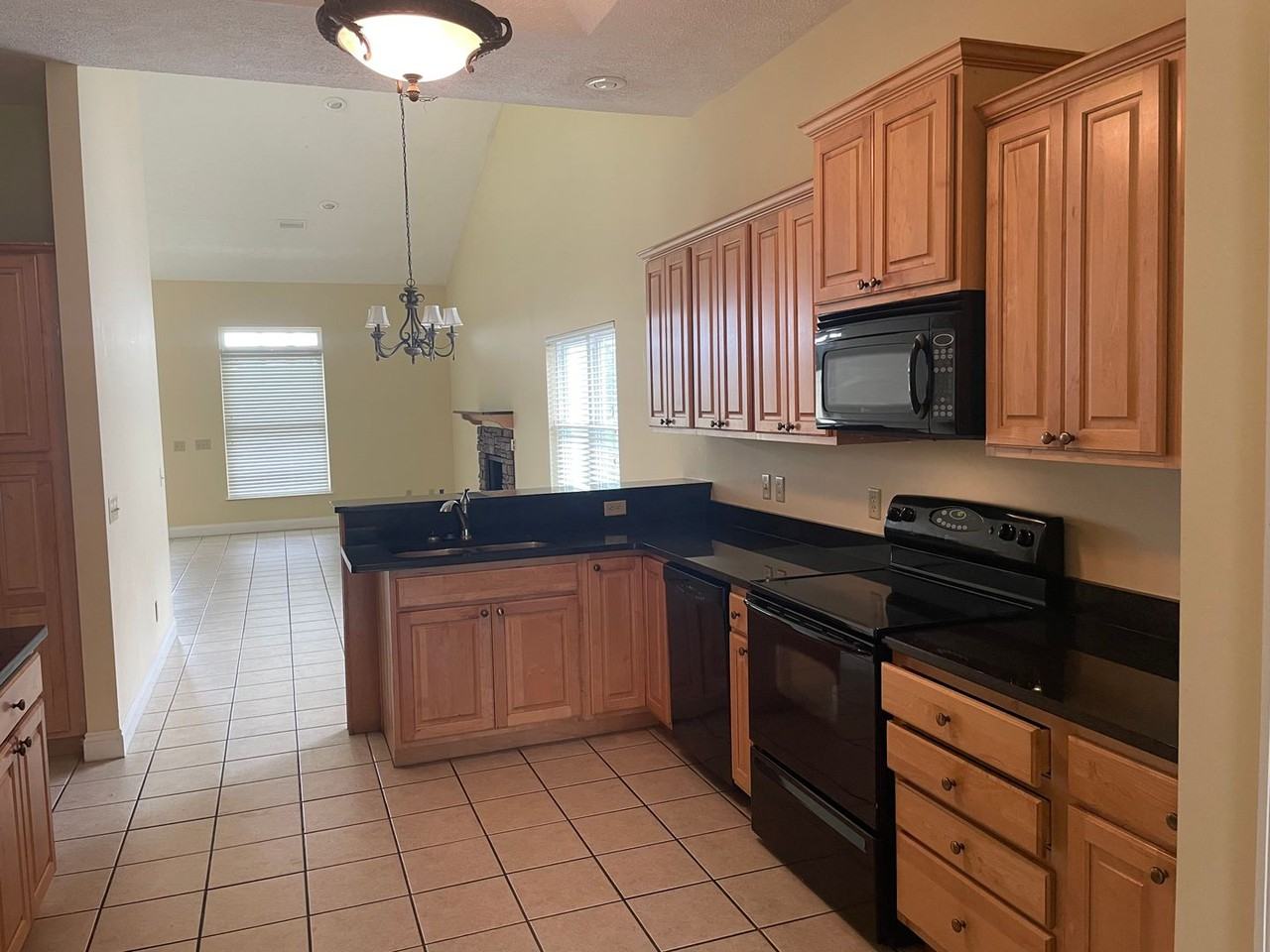 4031 Oak Forest Dr - Photo 2 of 19