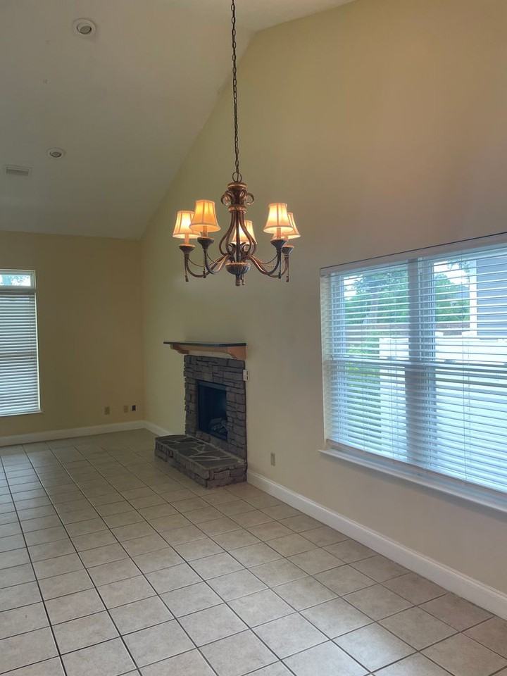 4031 Oak Forest Dr - Photo 5 of 19