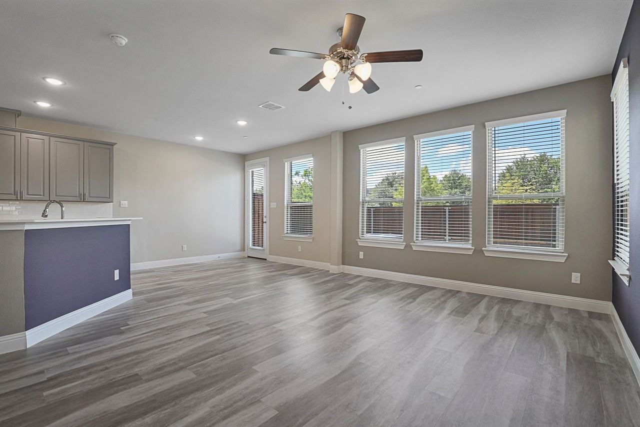 3032 Galveston St - Photo 7 of 29