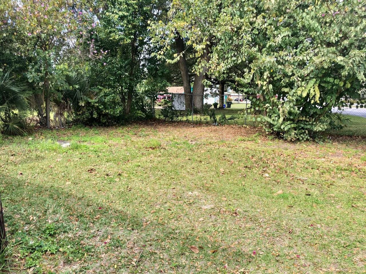 1117 W 5th St - Photo 2 of 7