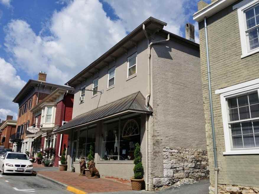 Main,N.16 College Inn Apartments 16 N Main St, Lexington, VA 24450