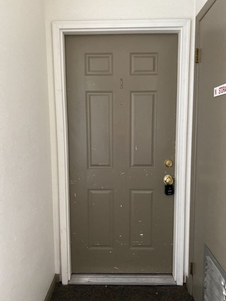 926 James Court - Photo 2 of 14