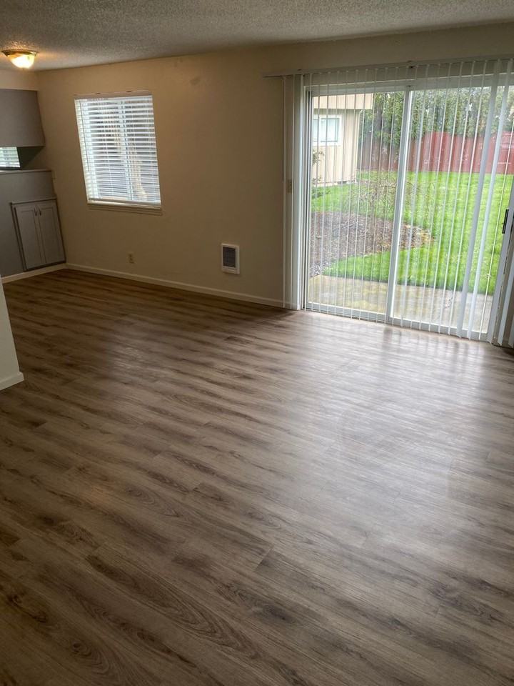 638 32nd Ave Se #5 - Photo 5 of 17