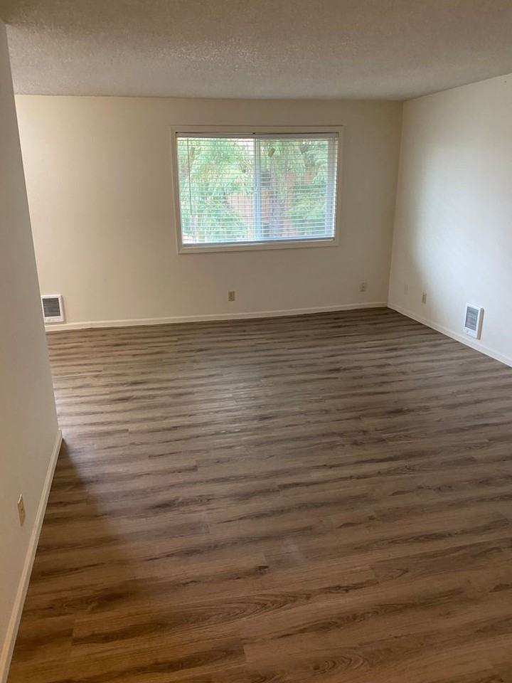 742 32nd Ave Se #7 - Photo 6 of 22