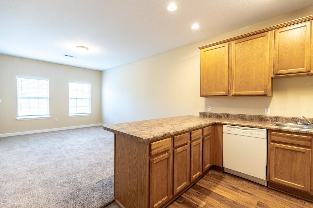 2401B Felicity St - Photo 2 of 12
