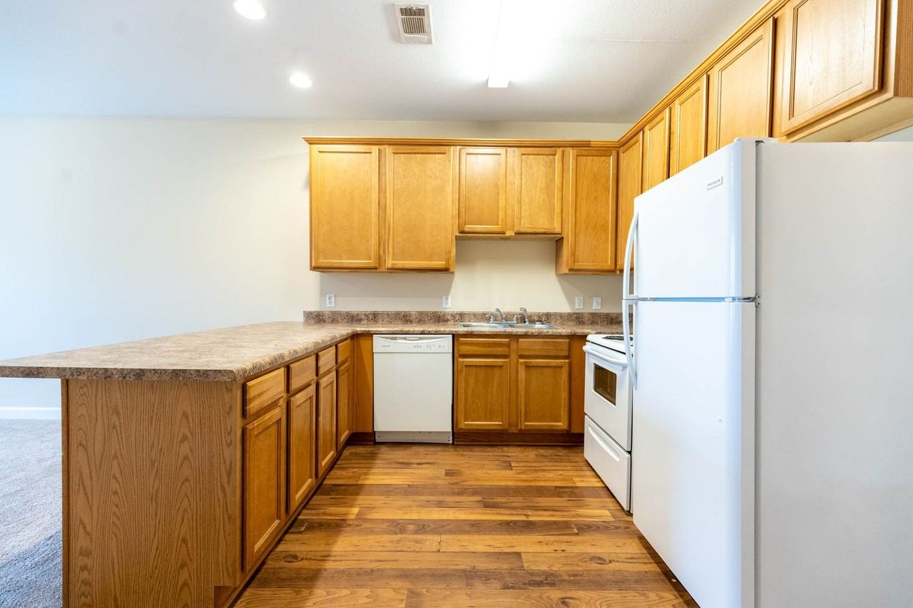 2401B Felicity St - Photo 3 of 12