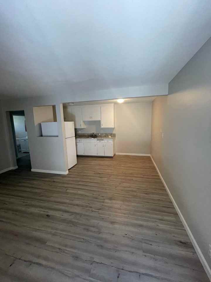 331 - 1124 Roewill Dr - Photo 4 of 6