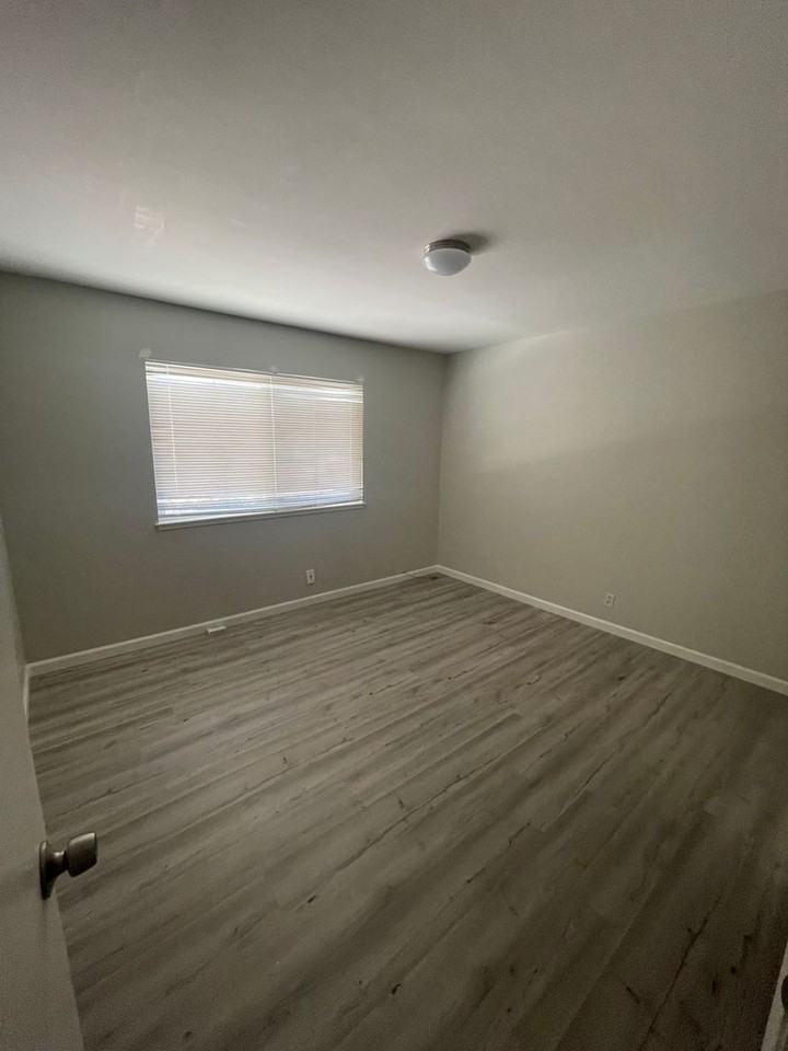 331 - 1124 Roewill Dr - Photo 5 of 6
