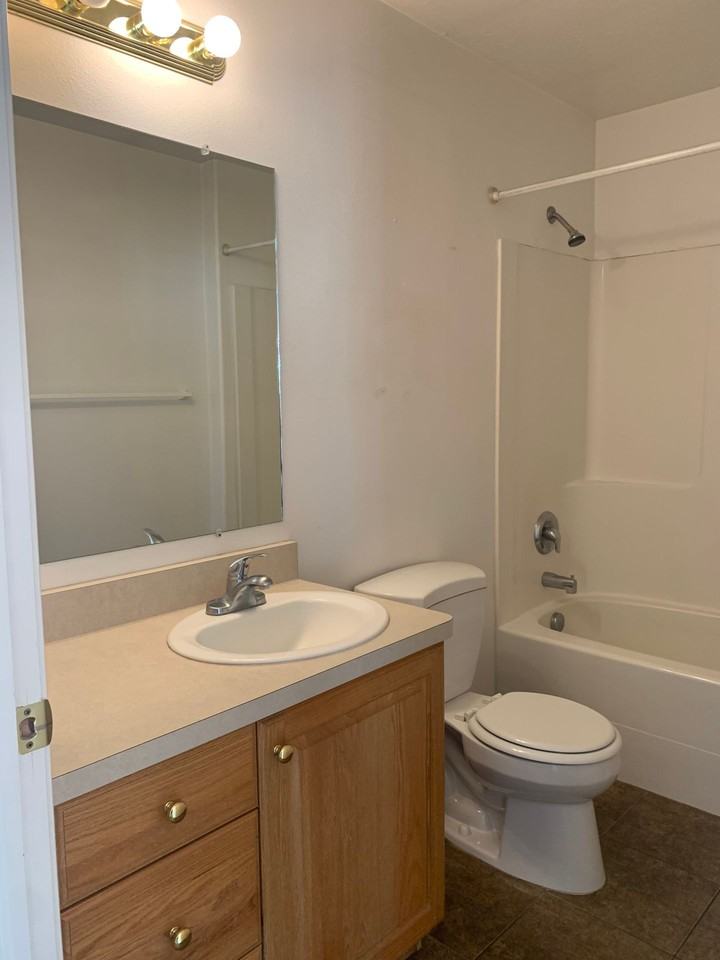 318 Pioneer Rd. - Photo 4 of 5