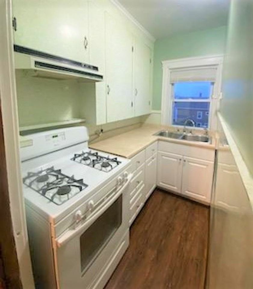 301 Illinois Street - Photo 2 of 10