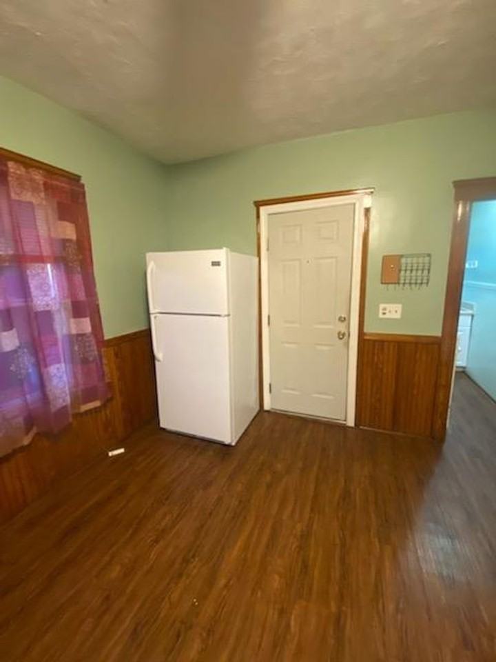 301 Illinois Street - Photo 3 of 10