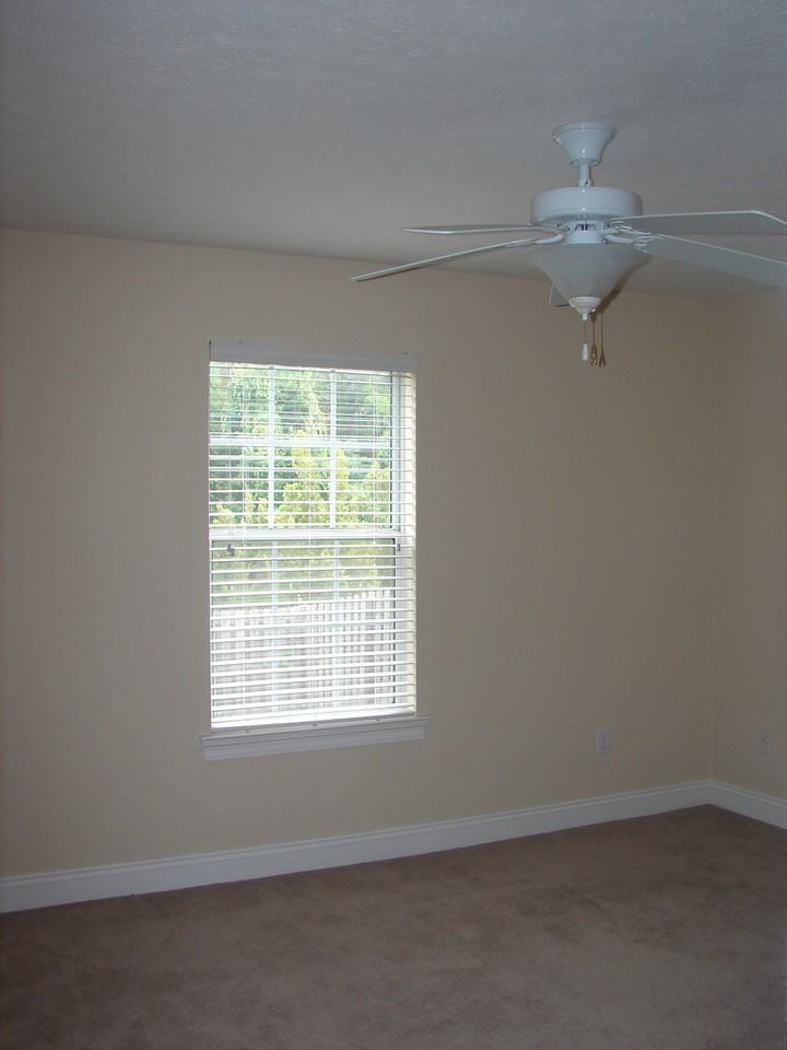 3402 Hillcrest Dr - Photo 3 of 14