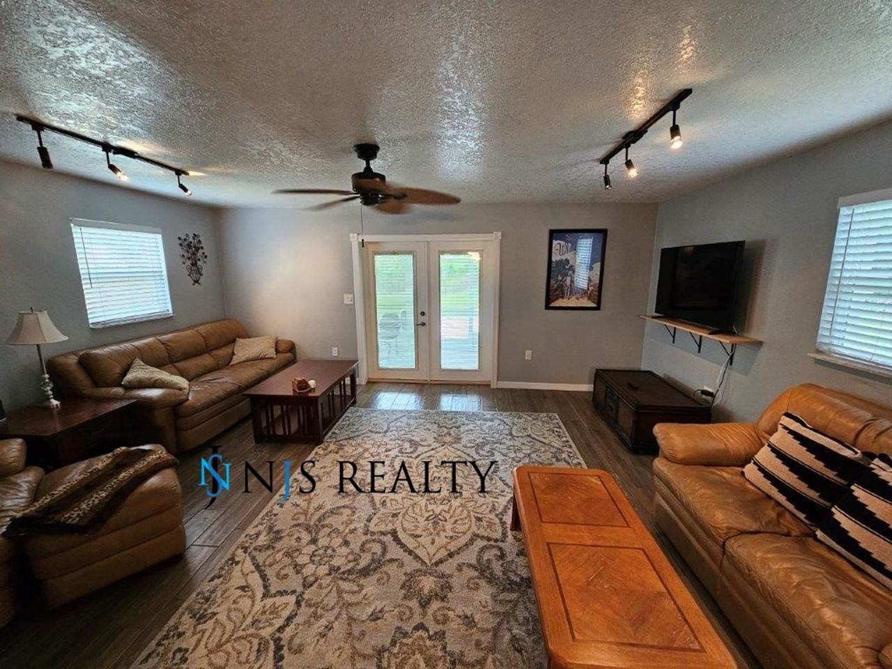 4248 Saint Lawrence Dr - Photo 3 of 17