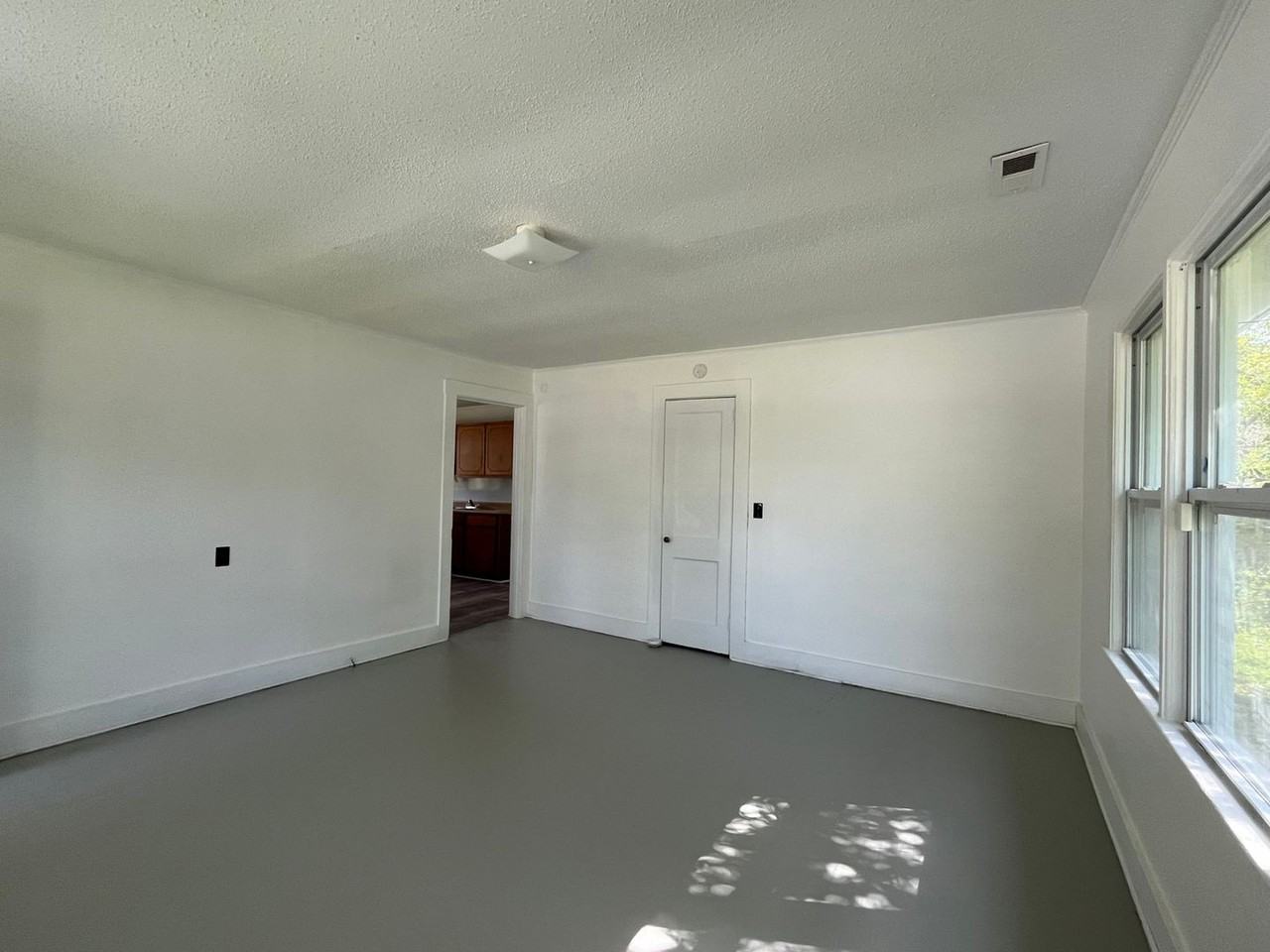 206 Richlands Ave - Photo 3 of 18
