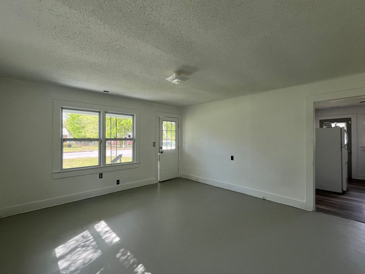 206 Richlands Ave - Photo 4 of 18