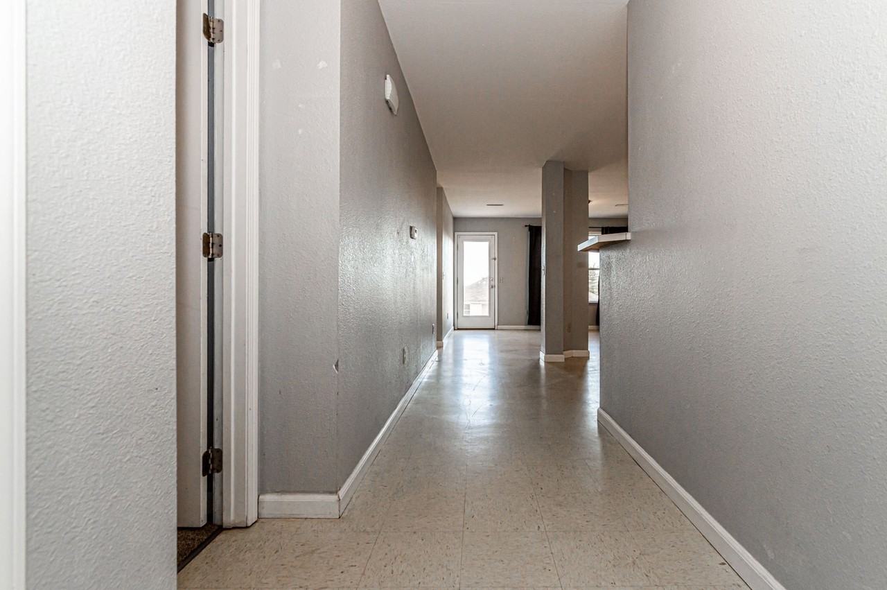 210 Whiting St - Photo 2 of 31