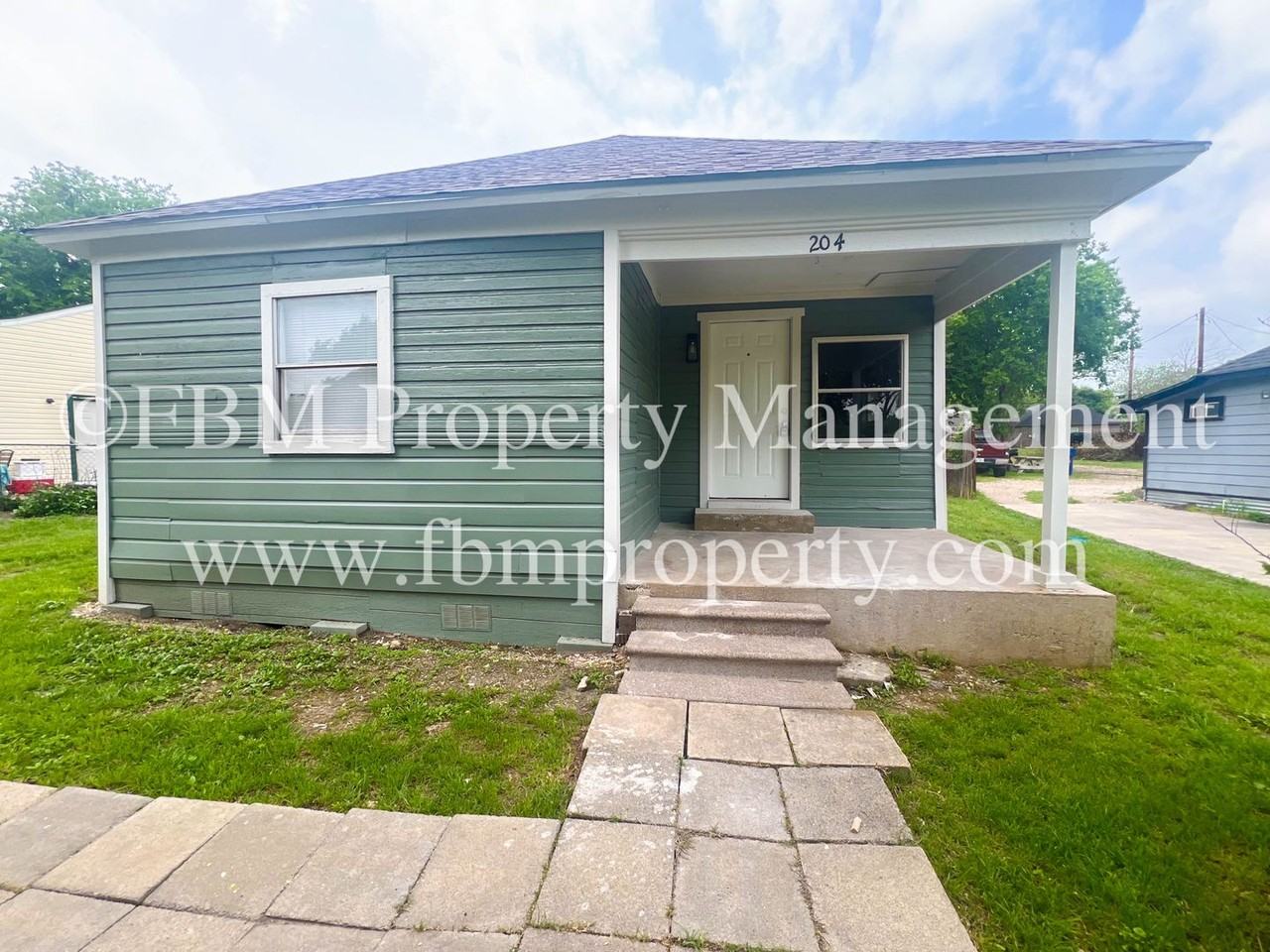 204 Opal St - Photo 2 of 20