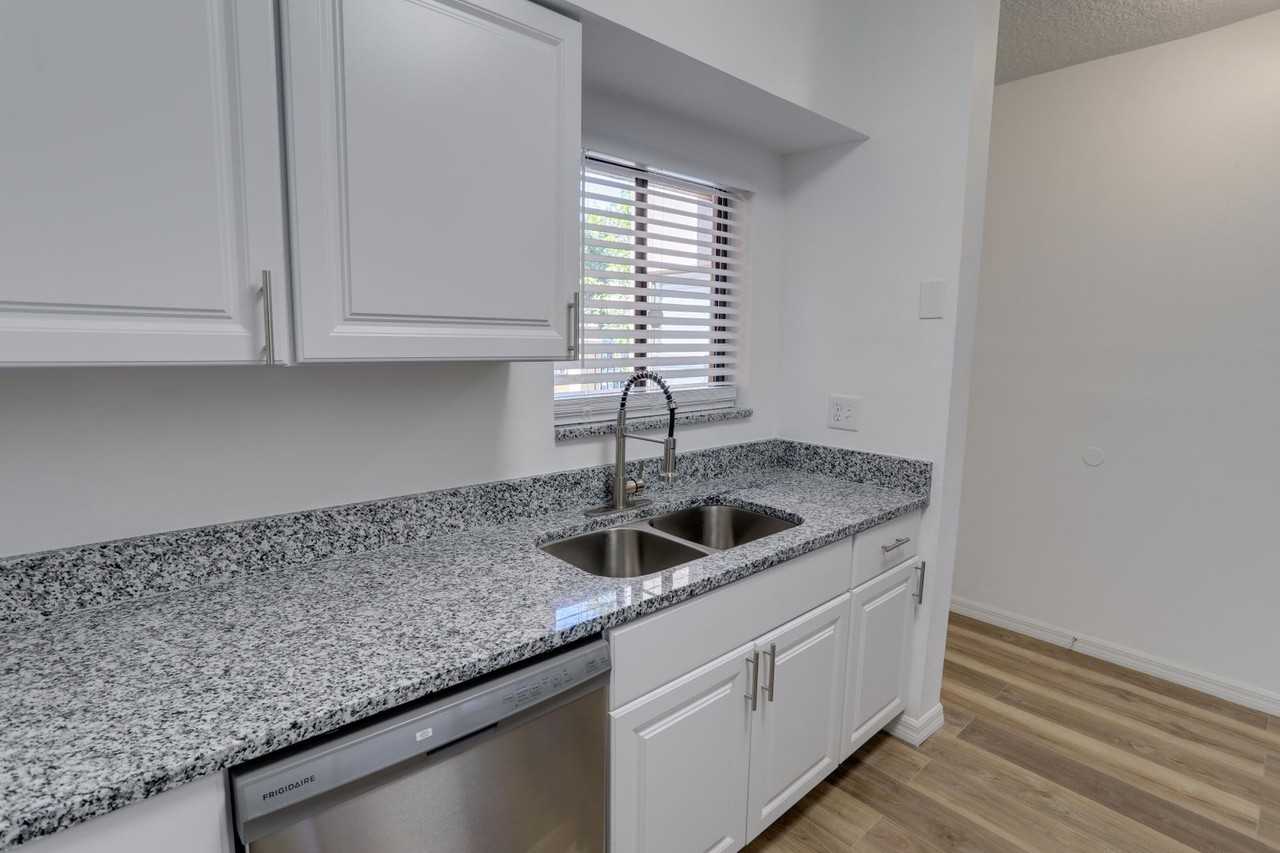 4719 Capri Pl - Photo 5 of 15