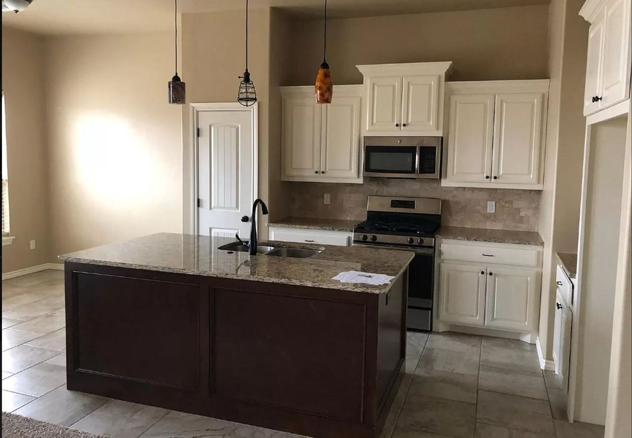 720 Sw 149th Pl - Photo 4 of 5
