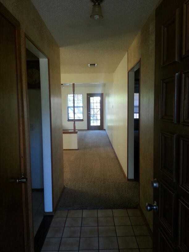 1033 W Poe St - Photo 2 of 11