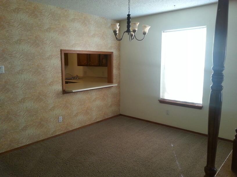 1033 W Poe St - Photo 5 of 11