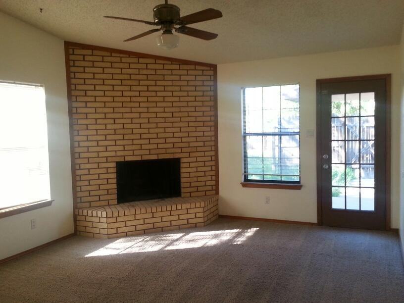 1033 W Poe St - Photo 6 of 11