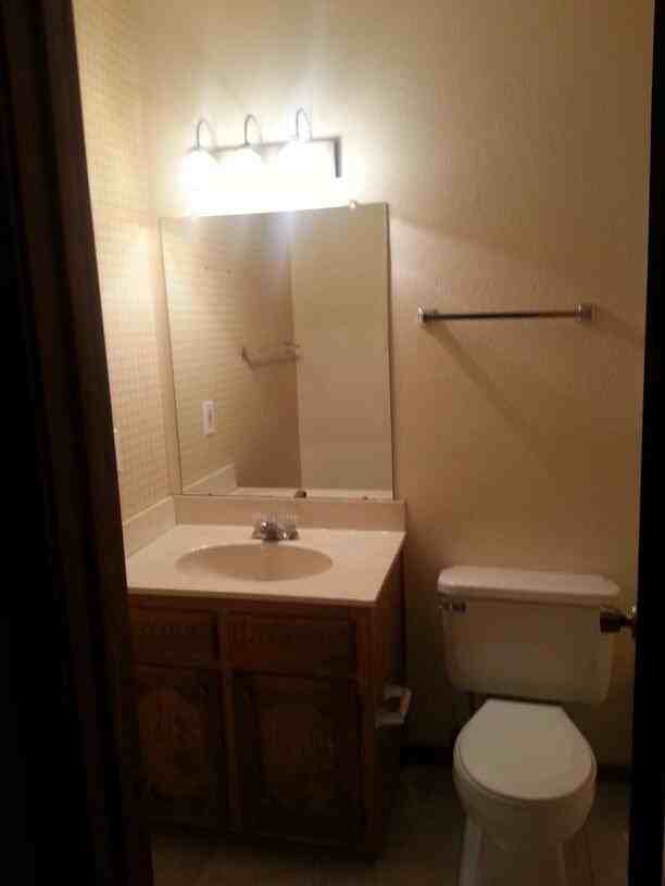 1033 W Poe St - Photo 7 of 11