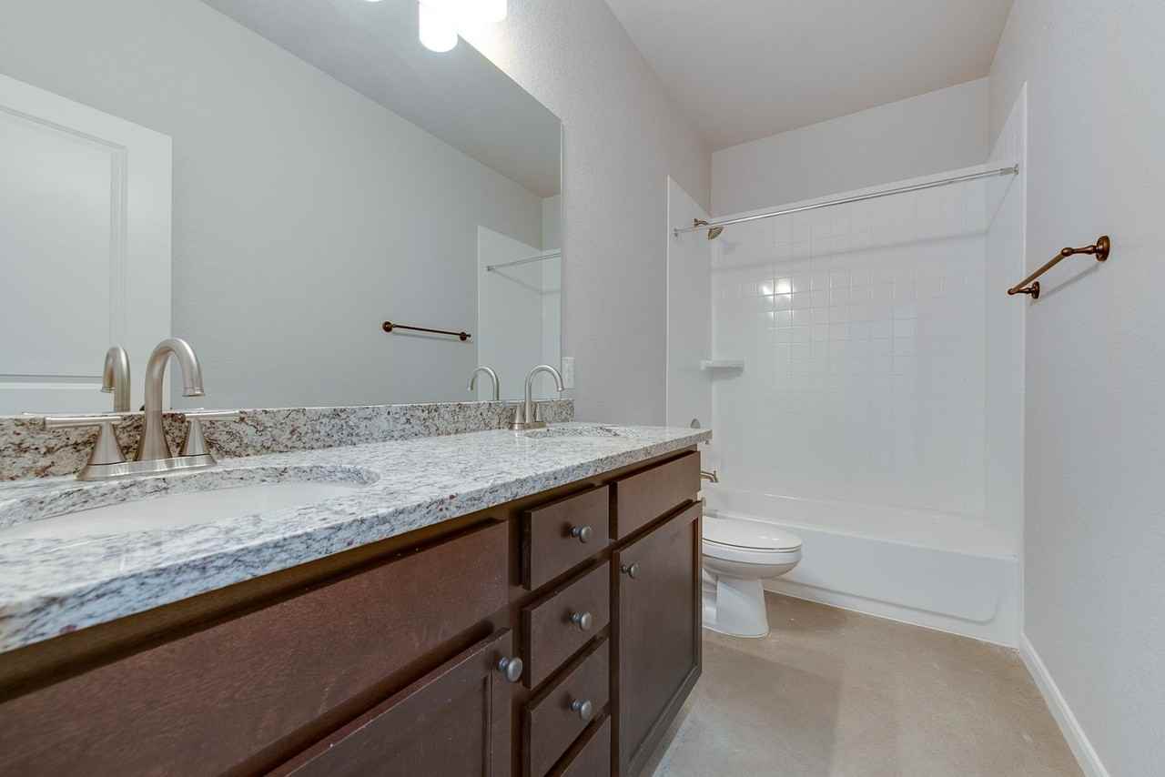 2727 Lubbock Ave - Photo 7 of 11