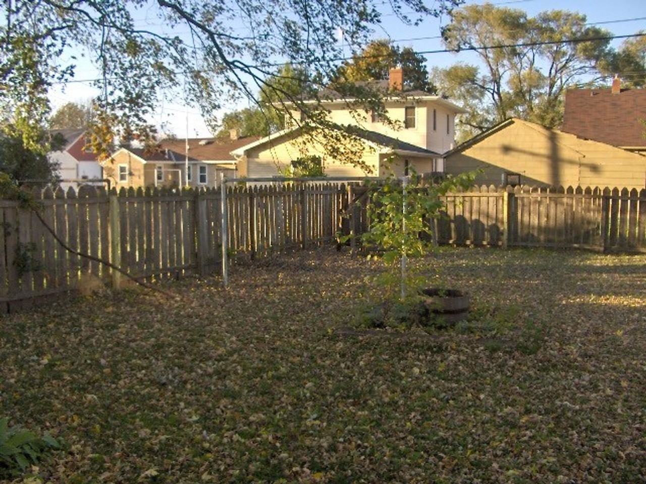 1723 Harold St - Photo 3 of 22