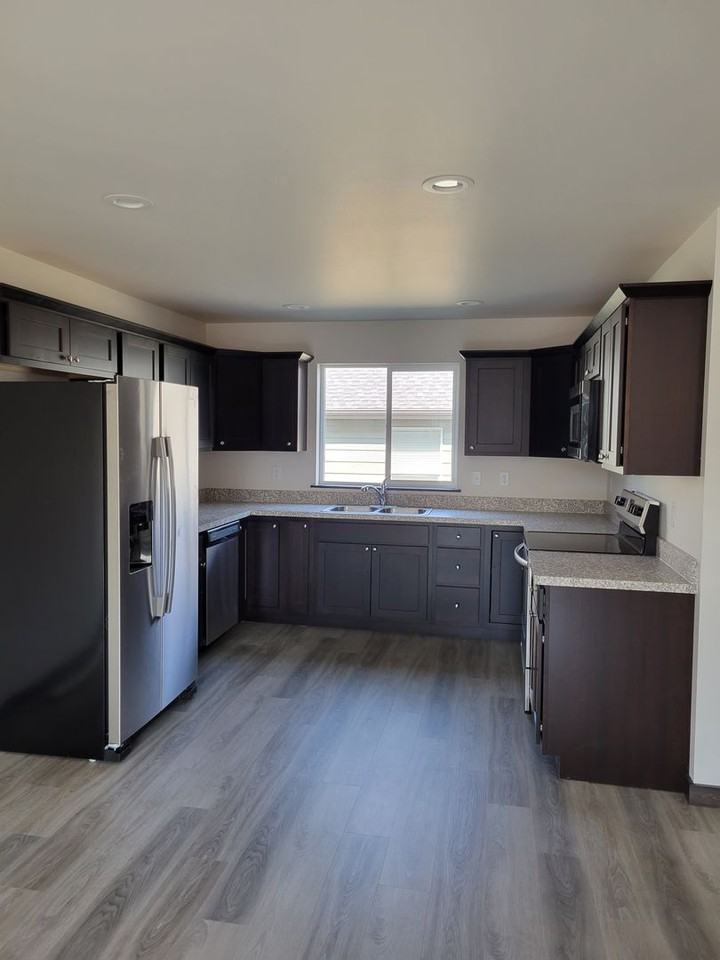 93 W Jefferson Ave - Photo 2 of 15