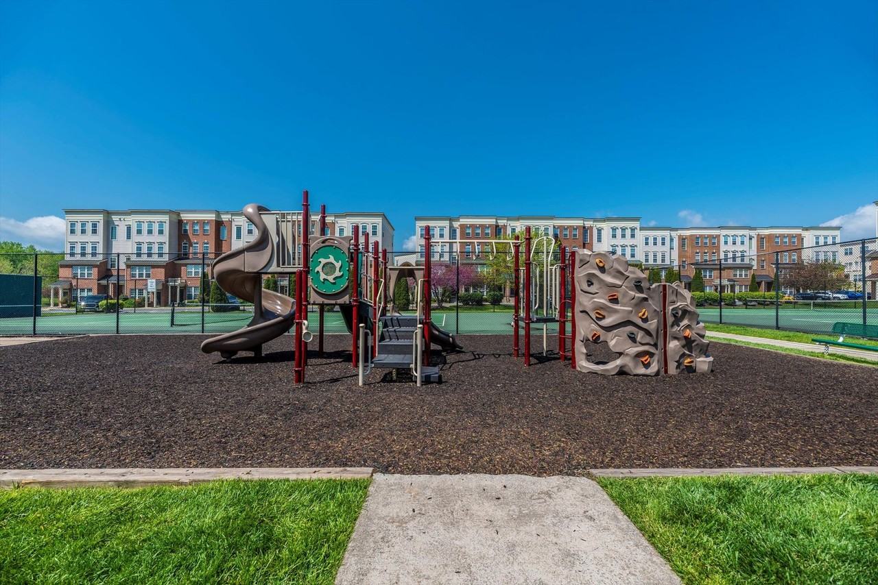 1816 Poolside Ln - Photo 7 of 50