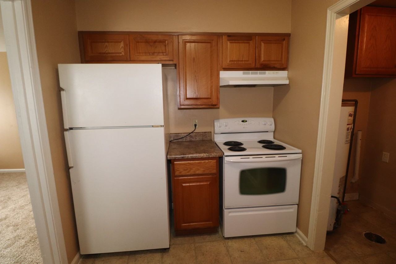 1626 Bradley Ave - Photo 6 of 23