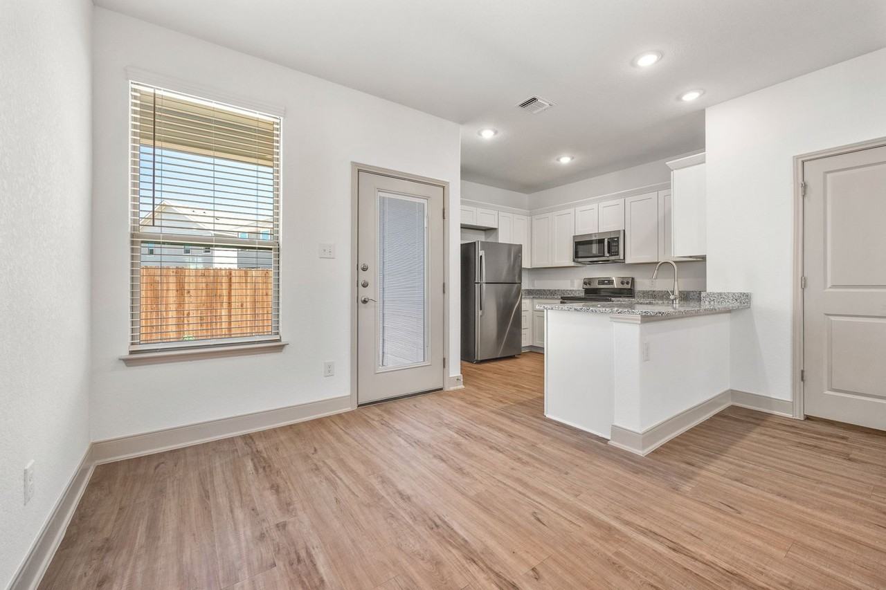 7518 Gramercy Way #102 - Photo 7 of 18