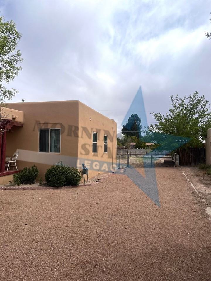 1030 Pueblo St - Photo 3 of 22