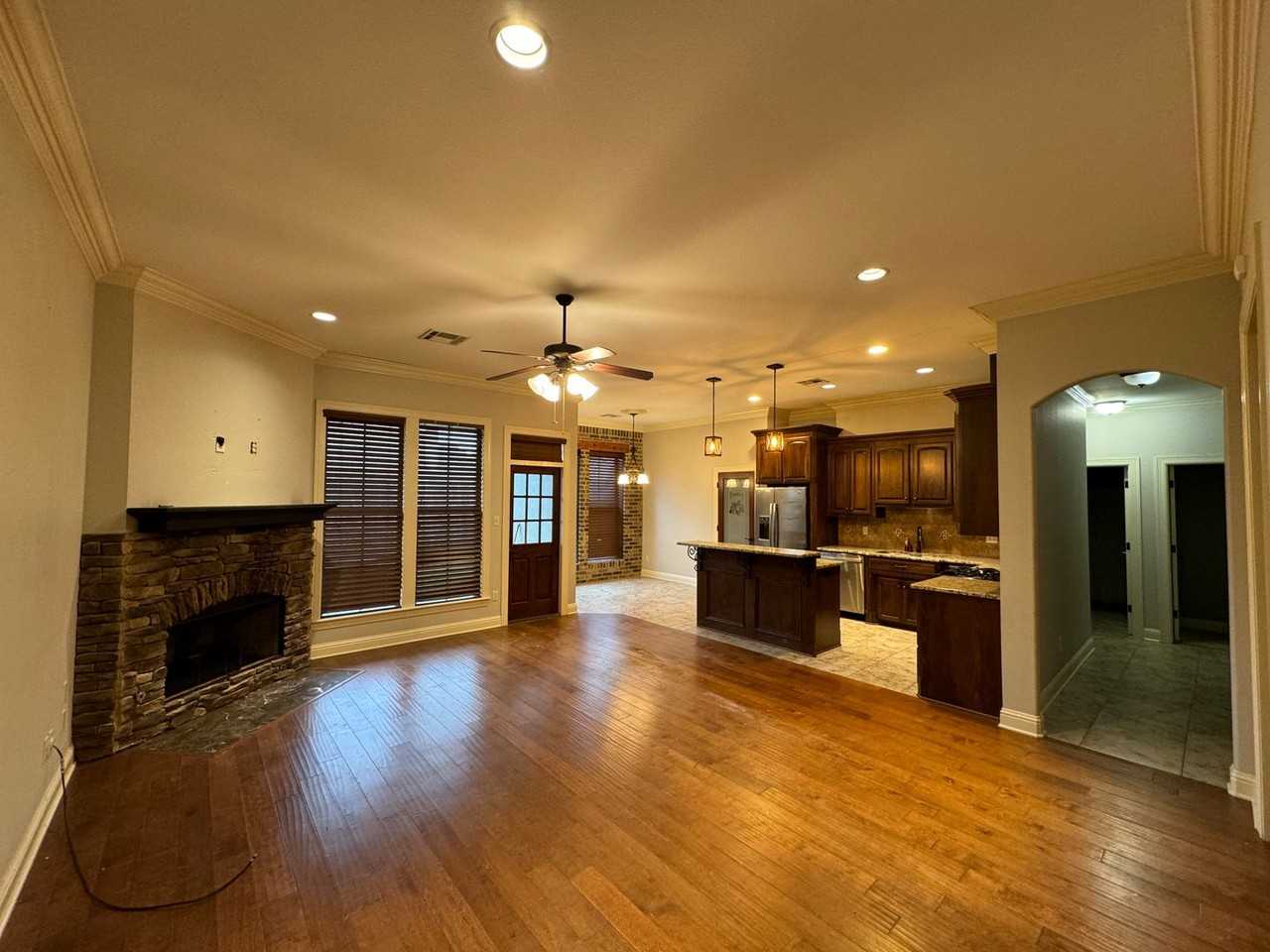 3933 Le Brooke Ln - Photo 3 of 27