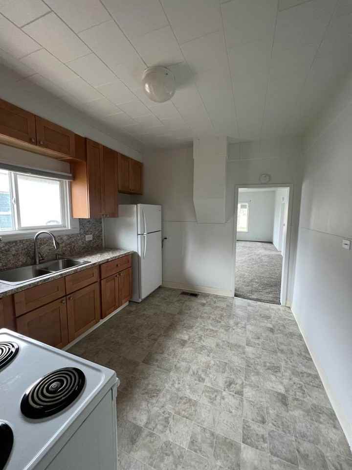 718 North 10th Street - Photo 5 of 10