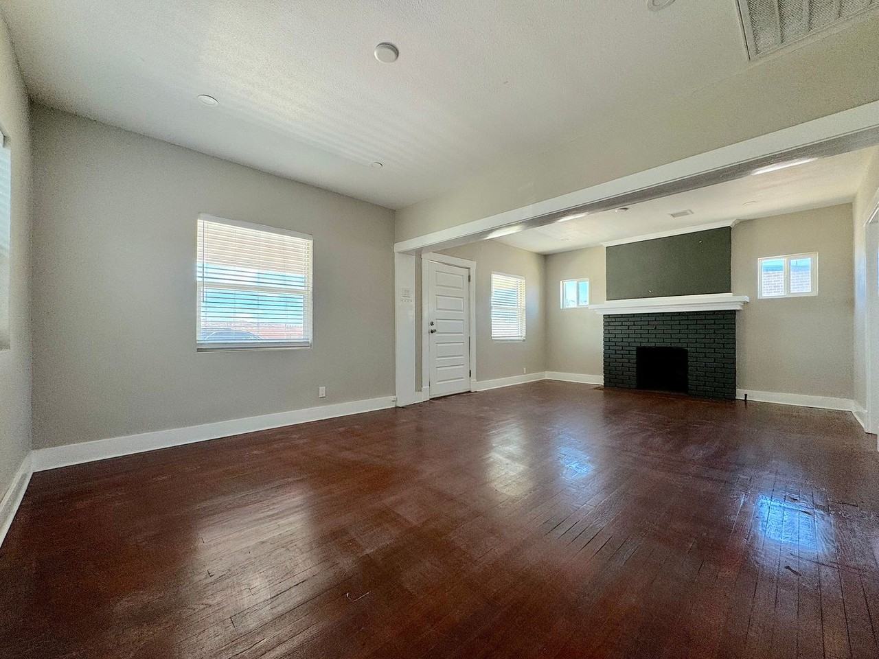 1233 W Main Dr - Photo 3 of 19