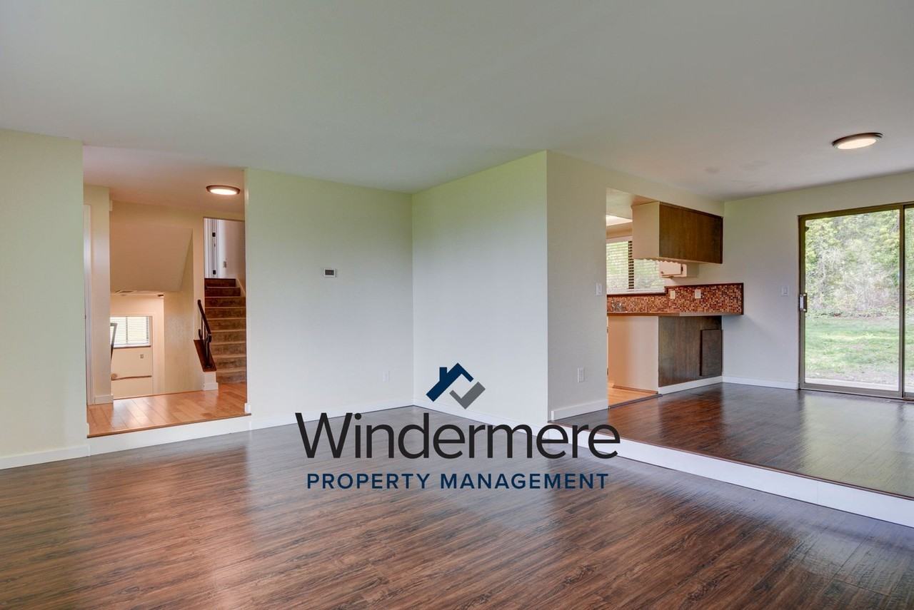 1285 Crescent Dr - Photo 6 of 31