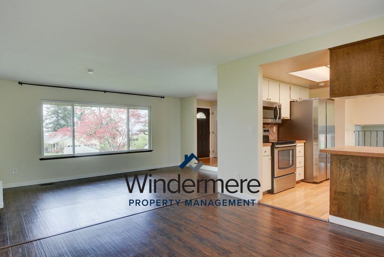 1285 Crescent Dr - Photo 7 of 31