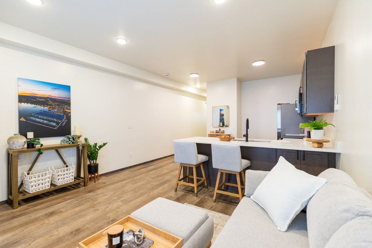 9677 N Buttercup Ln - Photo 3 of 14